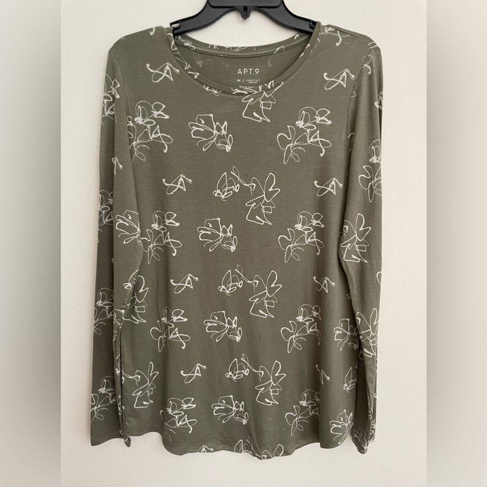 260. Apt.9 Women Long sleeves Tee, Medium EUC RN73277